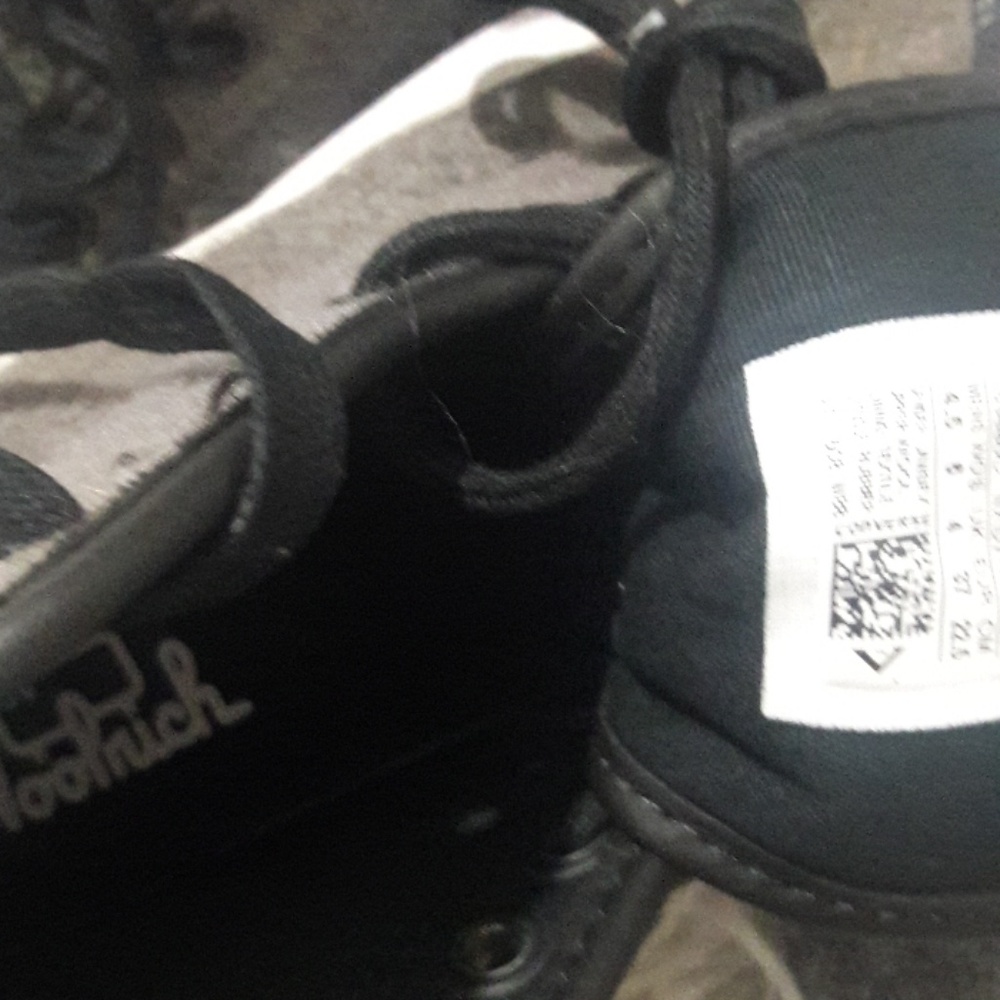 Shoes - Picture 5 of 5